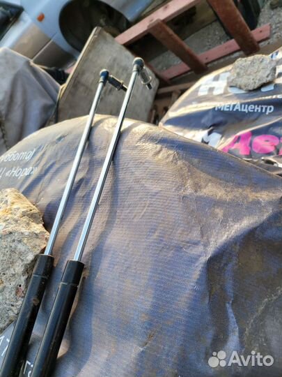 Задние амортизаторы багажника лансер 9 универсал