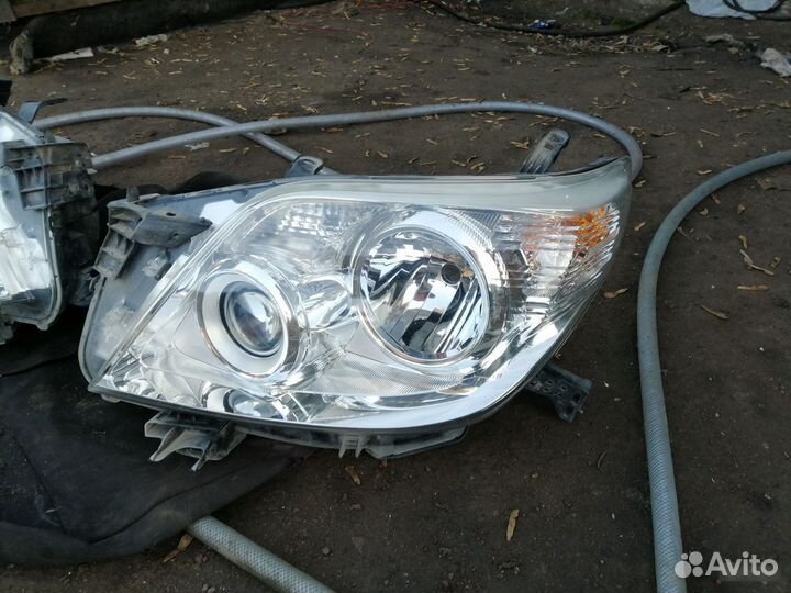Фара левая на Toyota Prado 150 галоген