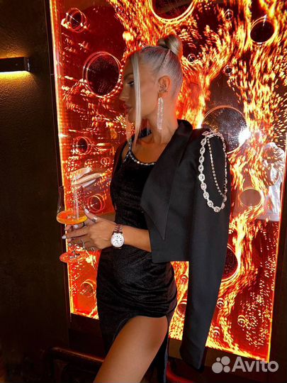 Бархатное платье со стразами