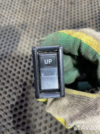 Кнопка стеклоподьемника багажника Toyota 4Runner