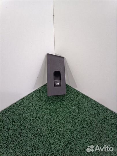 Кнопка стеклоподъемника задняя левая Vw Passat B7