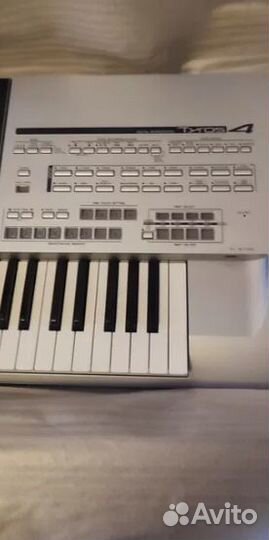 Синтезатор Yamaha Tyros 4
