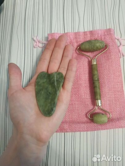 Ролик для массажа лица и камень гуаша