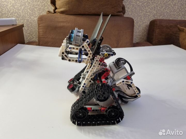 Собранния модель из конструктора lego ev3