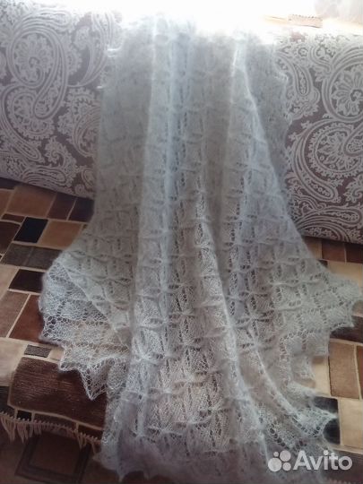 Пуховый ажурный платок