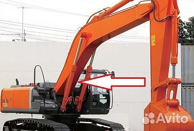 Hitachi ZX 180 стекло прав кузовное(возле стрелы)