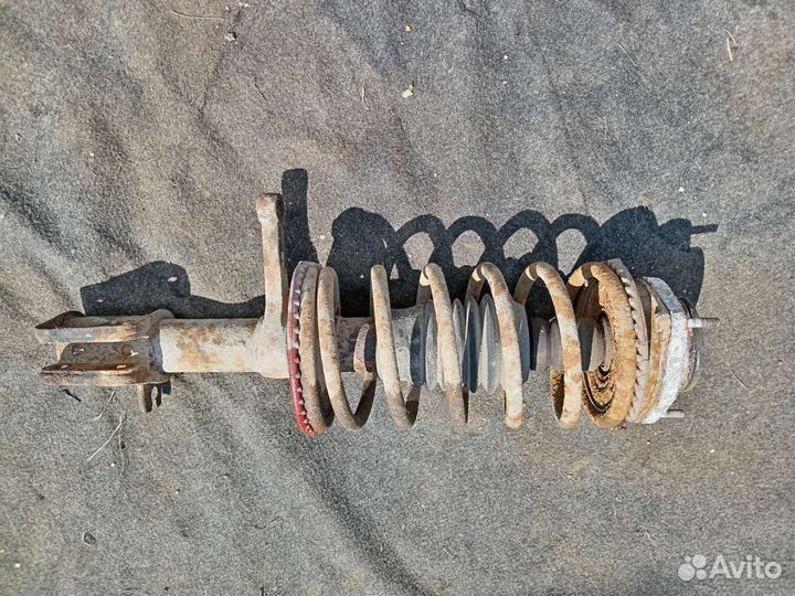 Передняя стойка на ваз 2111