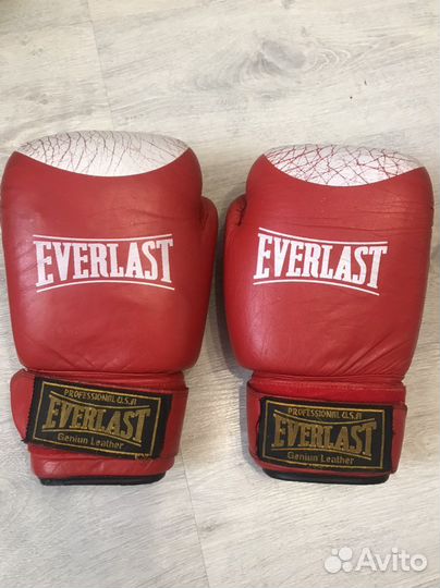 Боксерские перчатки