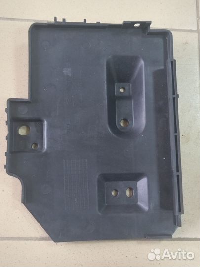 371502D100hyundai/kiaподдон акб (площадка)