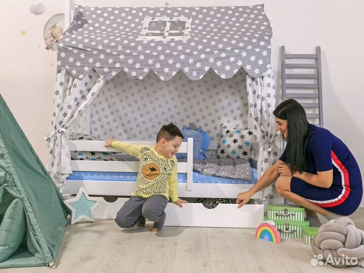 Детская односпальная кровать домик