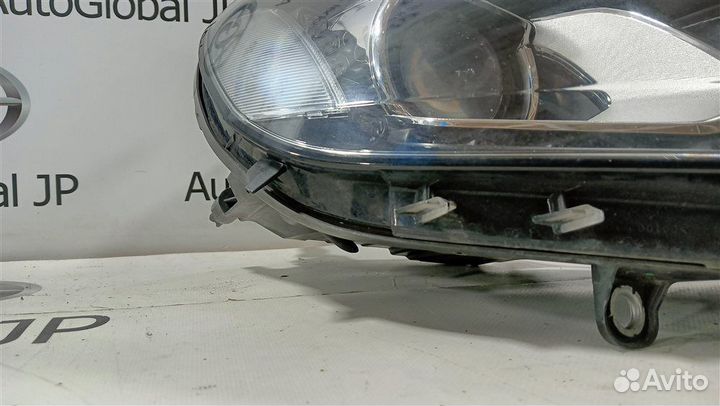 Фара правая Volkswagen Touareg