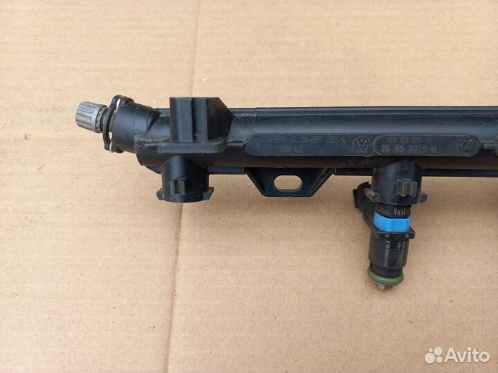 Топливная рампа форсунка Фольксваген Поло седан