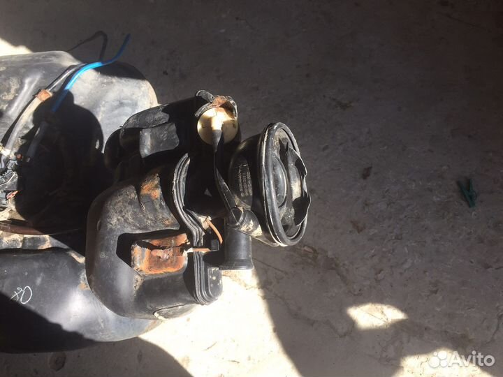 Безобак с насосом в зборе