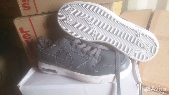 Кроссовки Nike кожаные