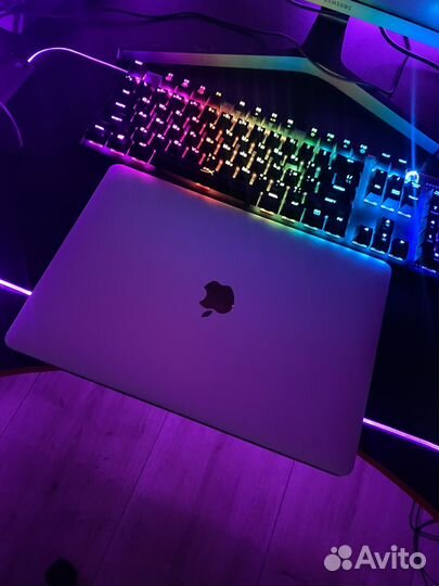 Macbook pro 2019 i5 touch bar
