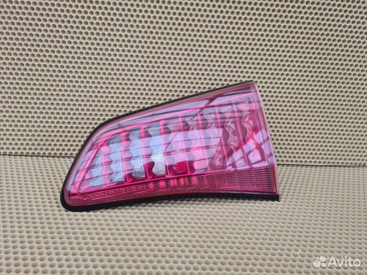 Фонарь в крышку багажника задний правый Infiniti