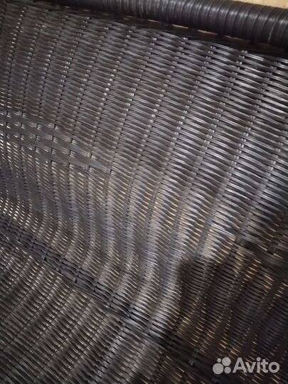 Диванчик плетённый