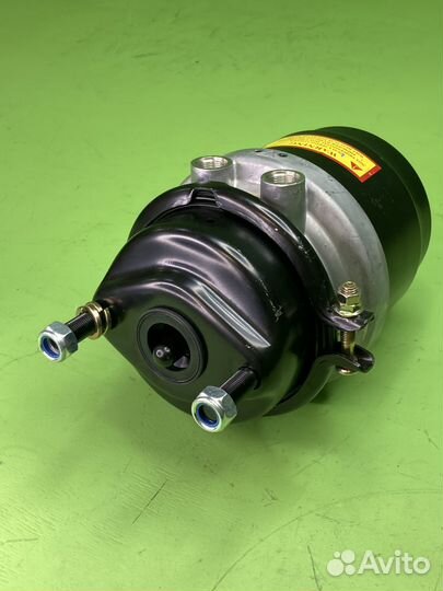 Энергоаккумулятор дискового тормоза правый \MB 930