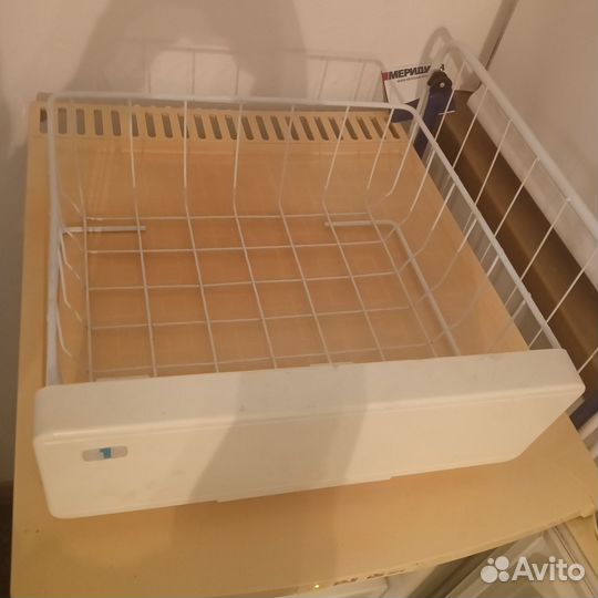 Морозилка вертикальная