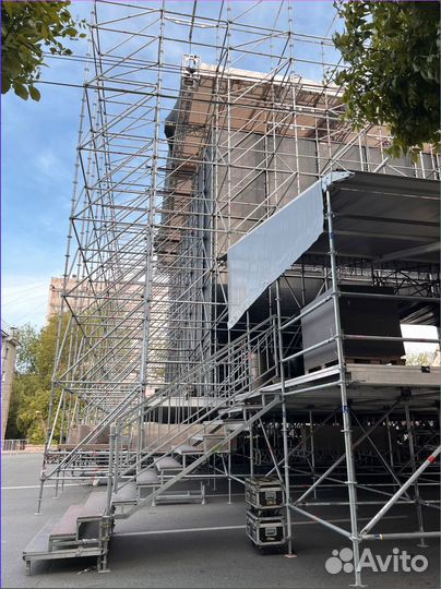 Строительные леса для сцен Layher траверсы/подиумы