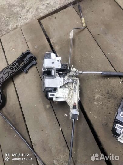 Mercedes sprinter/crafter. Замки передних дверей