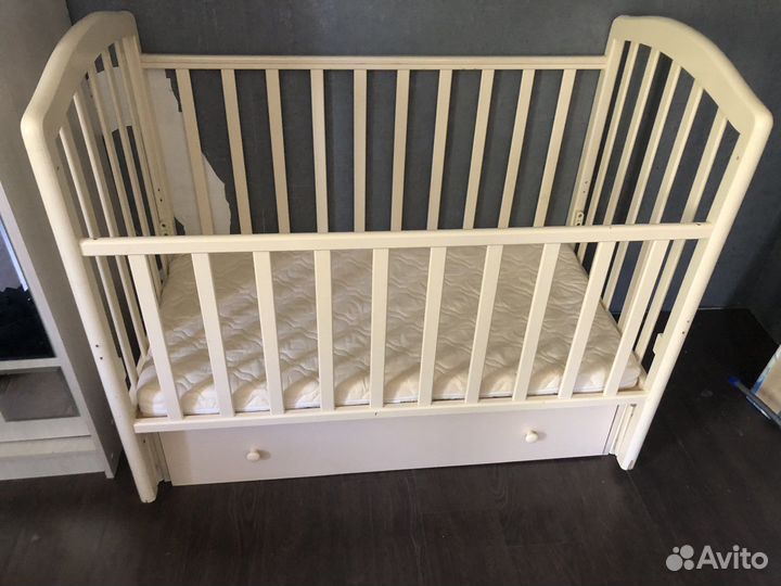 Детская кровать с матрасом