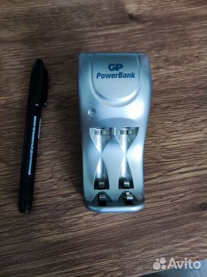 Зарядное устройство для аккумуляторов типа AA/AAA