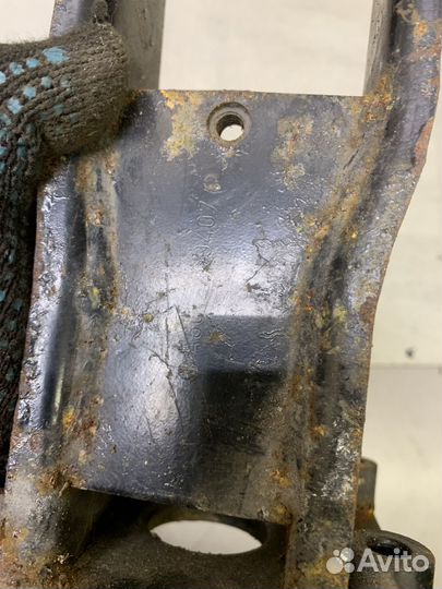 Кронштейн двигателя