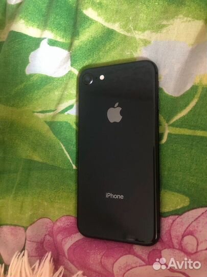 Телефон iPhone 8 64 gb