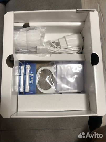 Зубная щетка Braun Oral-B 10000N новая