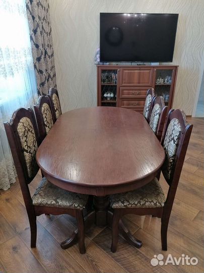 Стол и стулья