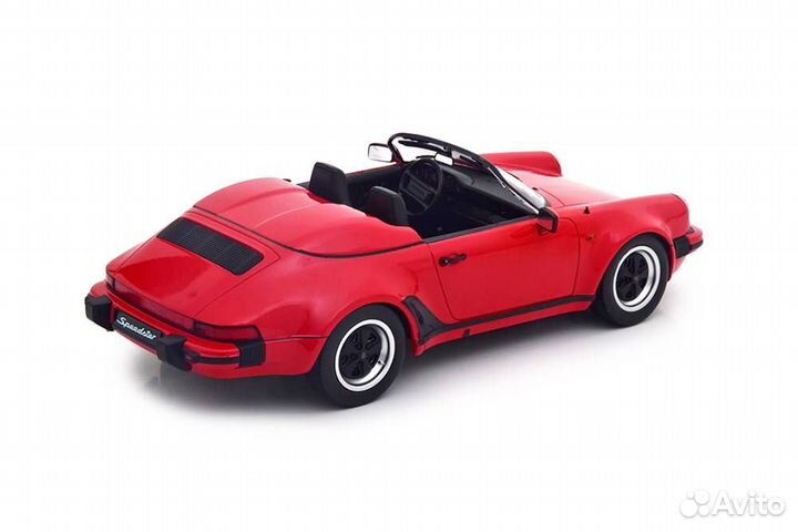 Коллекционная модель автомобиля Porsche 911