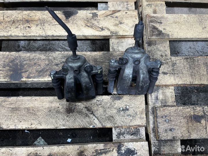 Суппорт тормозной задний Bmw 1 E87 N46B20 2004