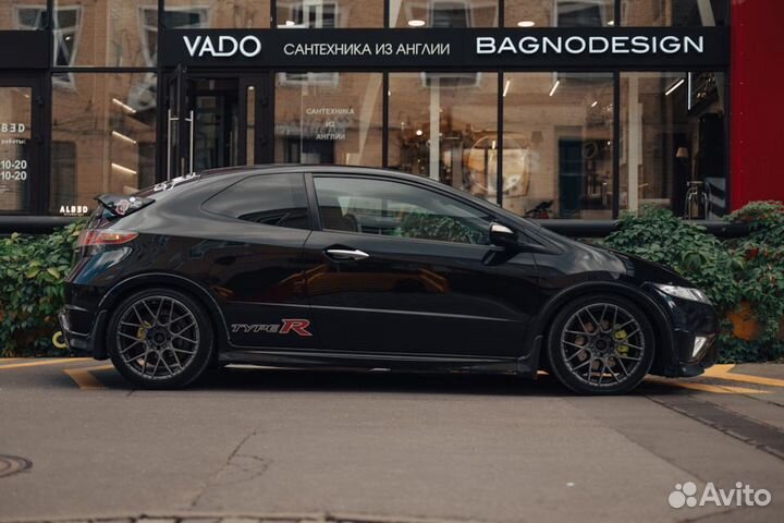 Наклейки на кузов 