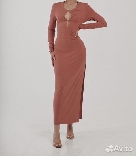 Платье с вырезом