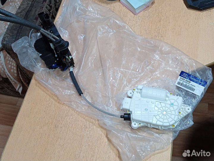 Замок двери с блоком дожима правый Hyundai equus