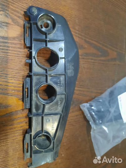 Крепления переднего бампера Toyota Corolla 150