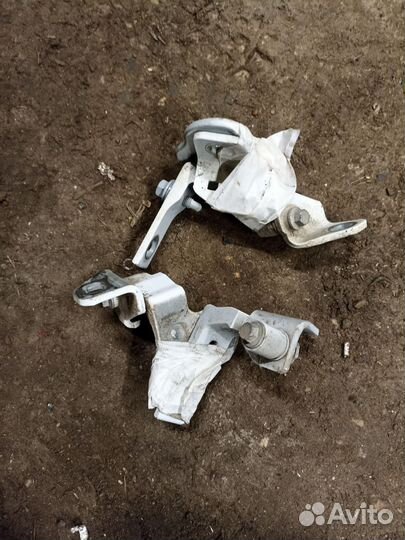 Петли передних дверей форд фокус 3