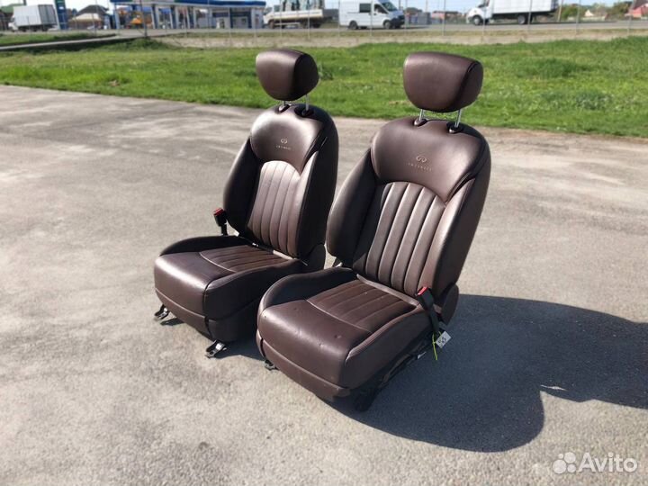 Комплект передних сидений Infinity FX35