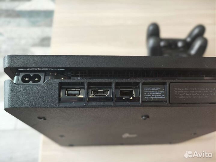 Sony ps4 slim 1tb+FIFA2023+UFC4