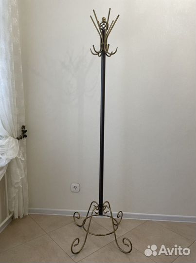 Вешалка напольная кованая