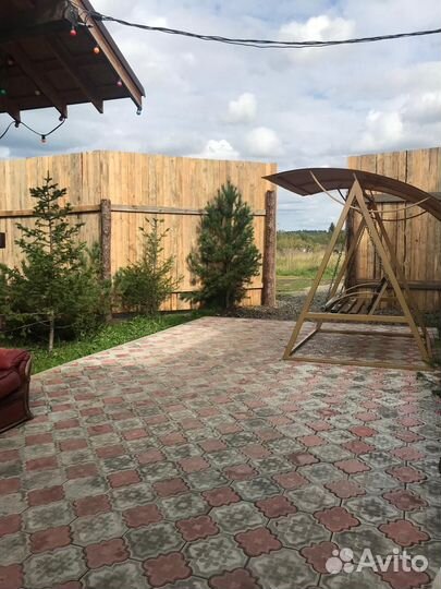 Беседка на берегу озера