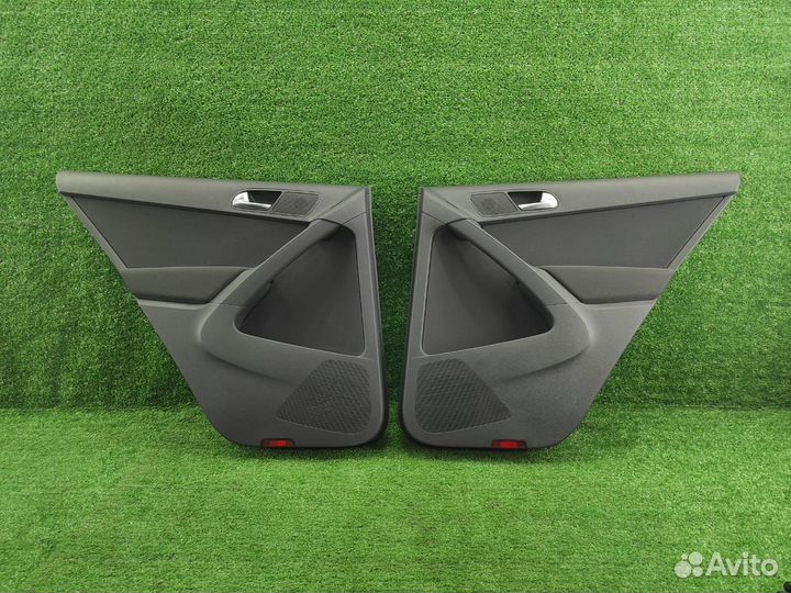 Обшивка задней двери комплект Volkswagen Tiguan