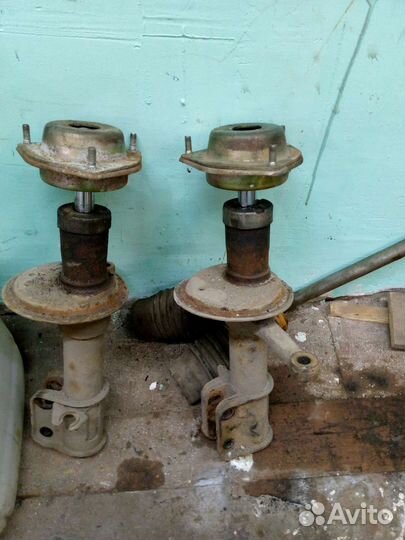 Передние стойки ваз 2110