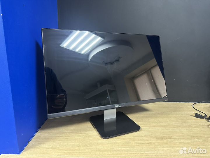 Монитор Dell 23
