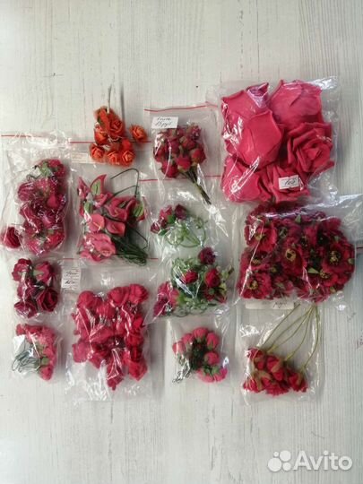 Цветы бусины лента бумага упаковка