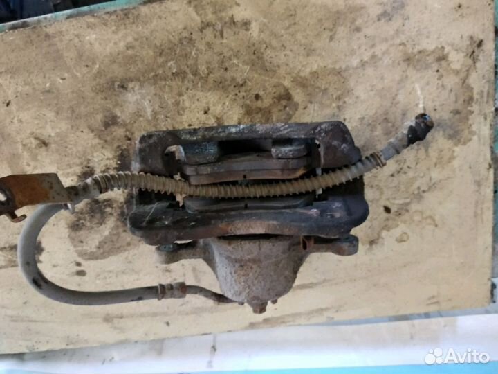 Суппорт передний правый Хендай Солярис