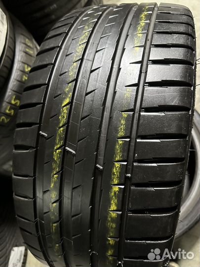 Michelin Pilot Sport 4 235/35 R19 91Y