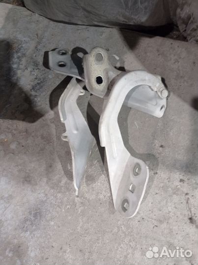 Продам капот в цвет Ford Focus 3