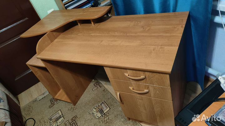 Компьютерный (письменный) стол